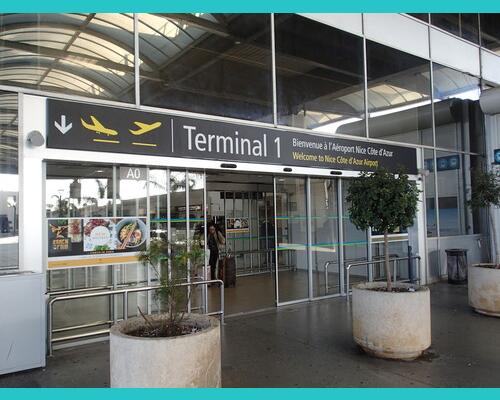Aéroport Nice Côte d'Azur à 10 minutes en voiture du cabinet médical.