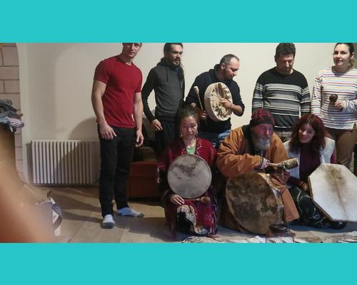 Photo de fin d'un week-end de stage où la joie a régné. Les stagiaires viennent de tous horizons, ce qui nous a donné une richesse dans nos échanges.