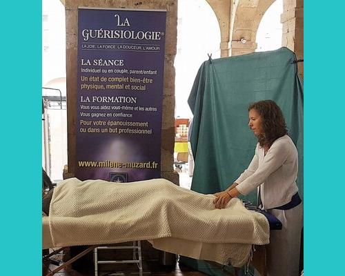 Seance de soin en magnétisme sur un salon du Bien-être