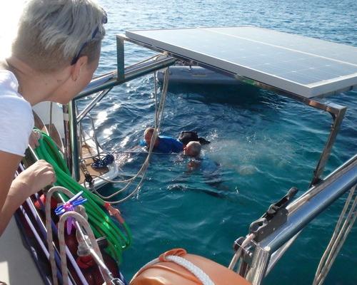 L’aquathérapie permet de se détendre , de gérer les peurs et de faire un travail thérapeutique de régression